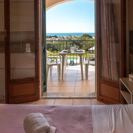 Lägenhetshotell Catamaran Corfu 3*