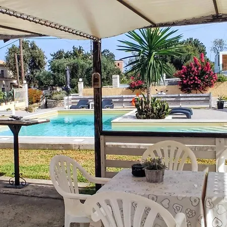 Catamaran Corfu Lägenhetshotell