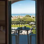 Catamaran Corfu Apart Otel 3*
